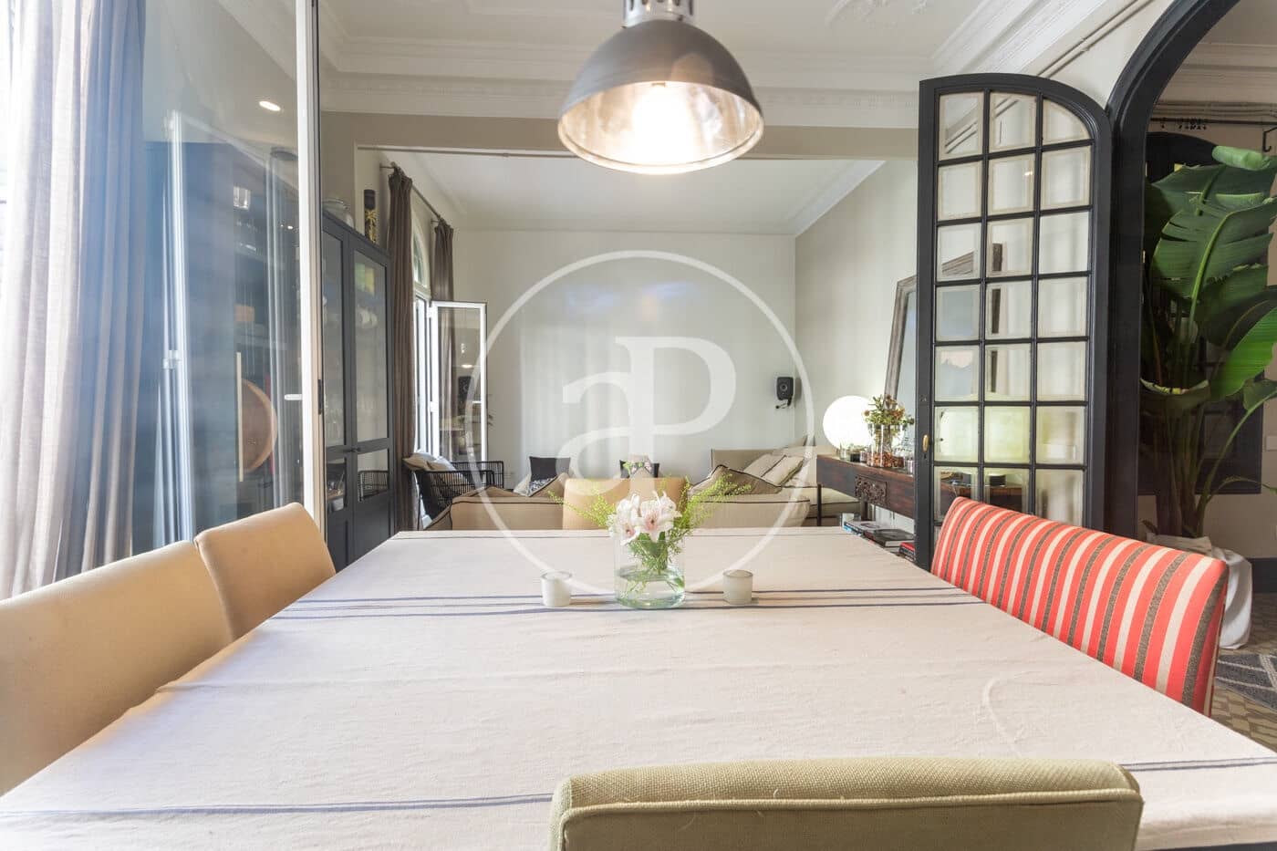 4 soveværelse Lejlighed til leje i Barcelona by - € 5.300 (Ref: 9414076)