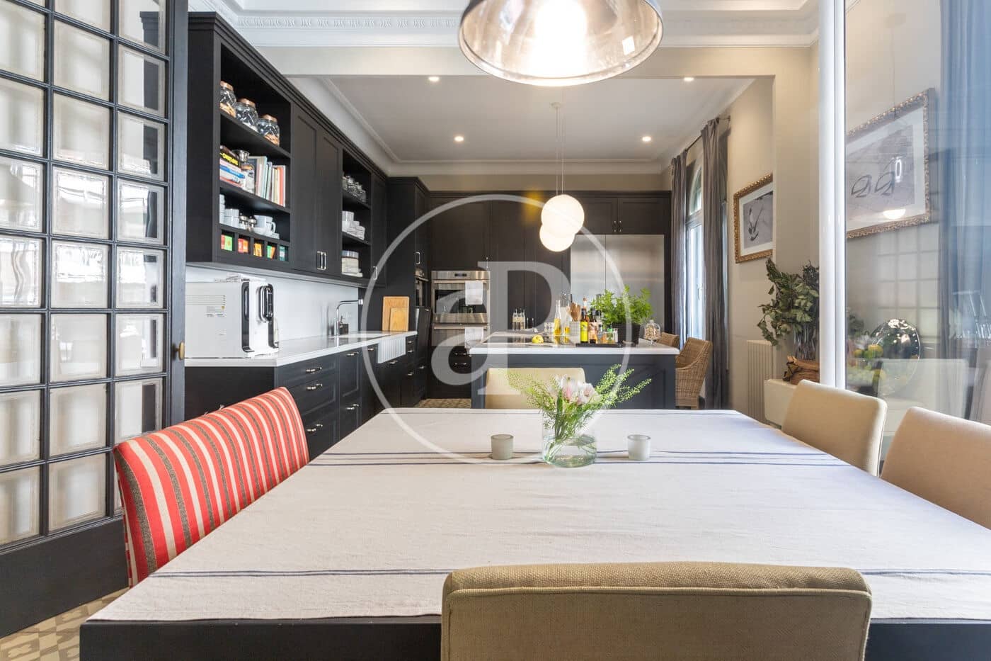 4 soveværelse Lejlighed til leje i Barcelona by - € 5.300 (Ref: 9414076)