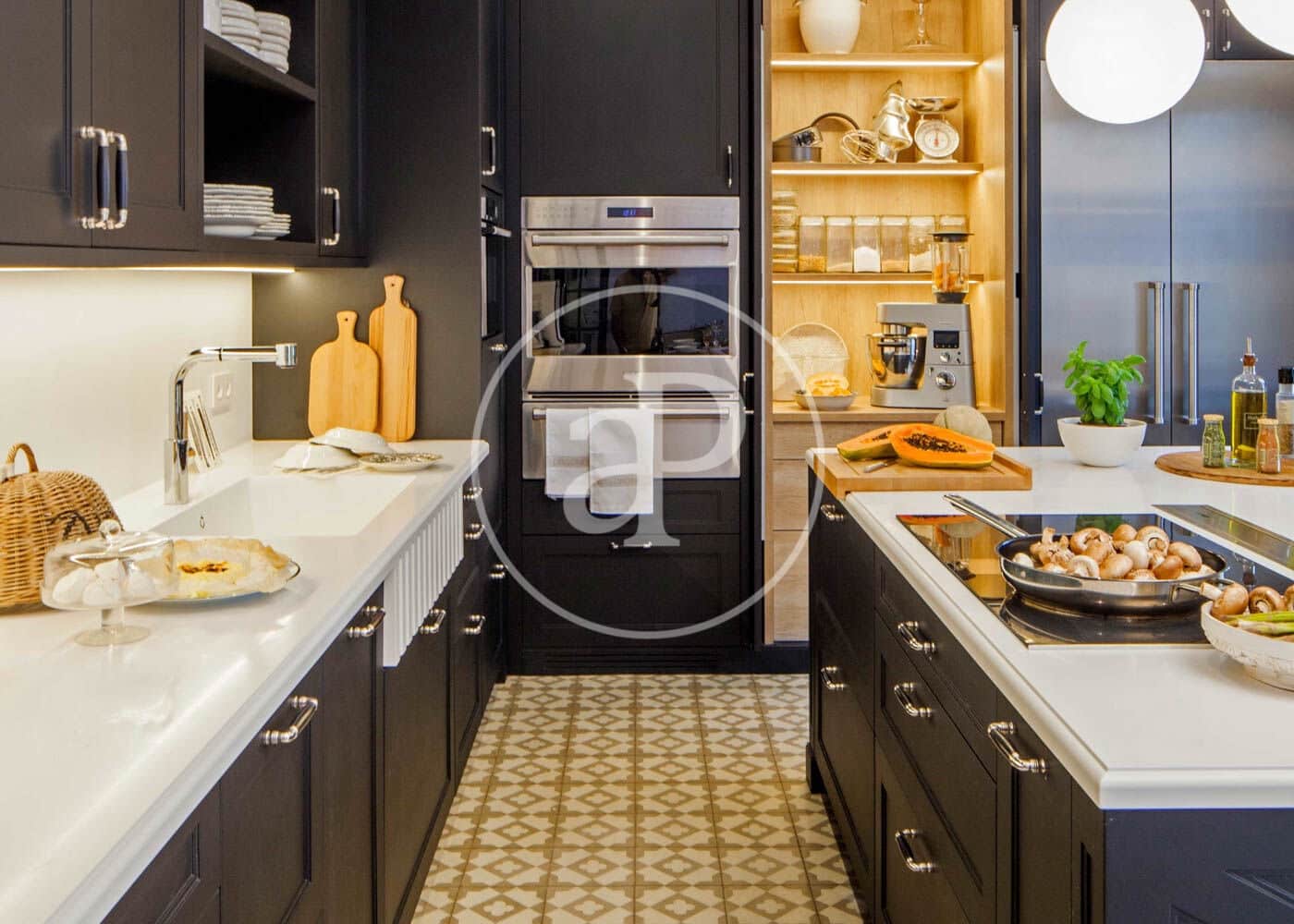 4 soveværelse Lejlighed til leje i Barcelona by - € 5.300 (Ref: 9414076)