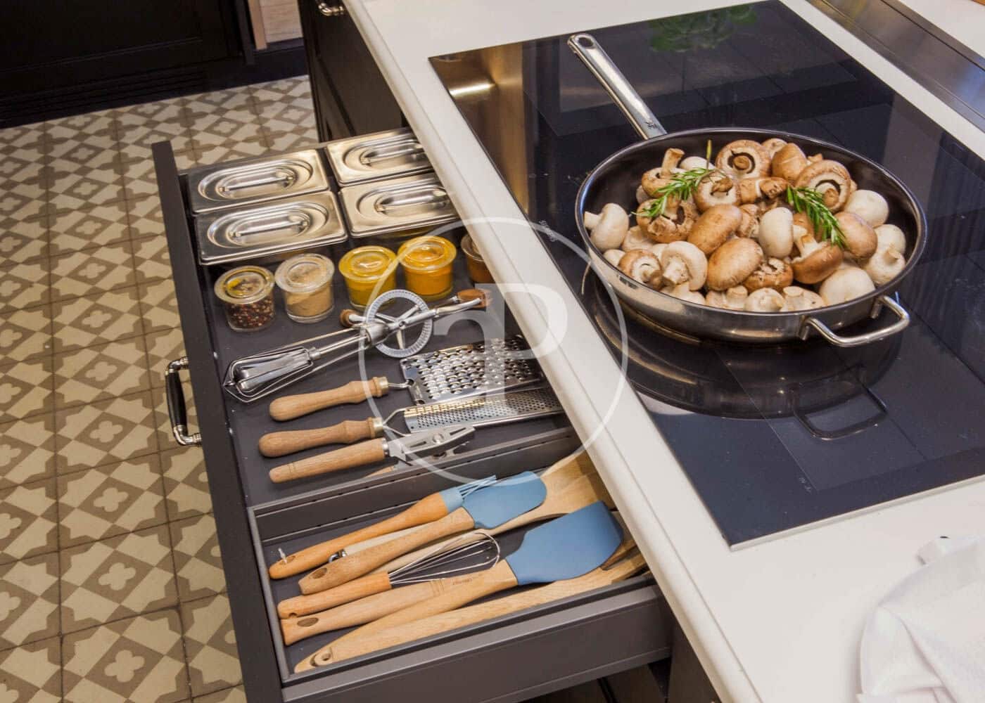 4 soveværelse Lejlighed til leje i Barcelona by - € 5.300 (Ref: 9414076)