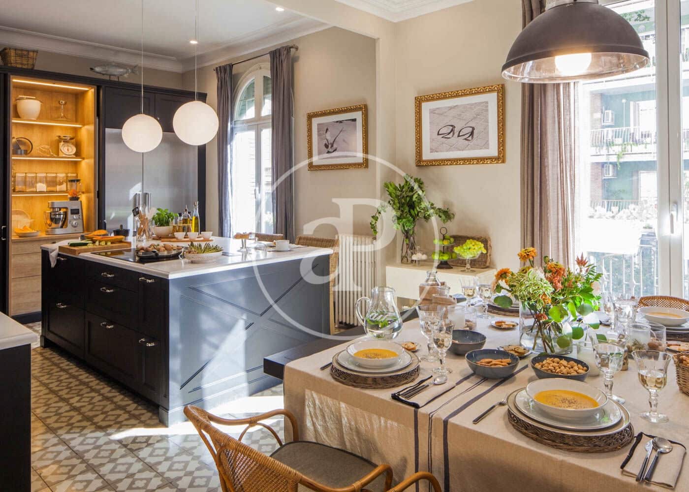 4 soveværelse Lejlighed til leje i Barcelona by - € 5.300 (Ref: 9414076)