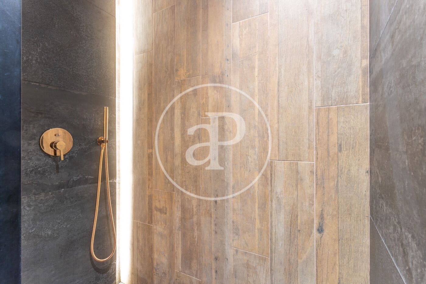 4 soveværelse Lejlighed til leje i Barcelona by - € 5.300 (Ref: 9414076)