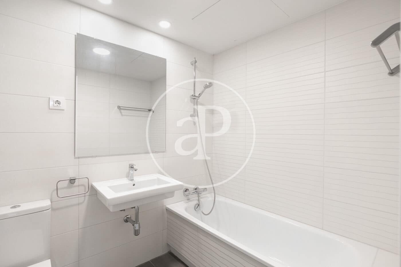 3 sypialnia Apartament do wynajęcia w L'Hospitalet de Llobregat z basenem - 1 870 € (Ref: 9414078)