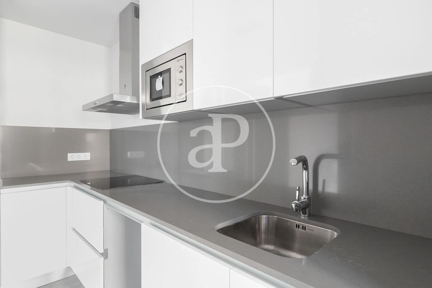3 sypialnia Apartament do wynajęcia w L'Hospitalet de Llobregat z basenem - 1 870 € (Ref: 9414078)