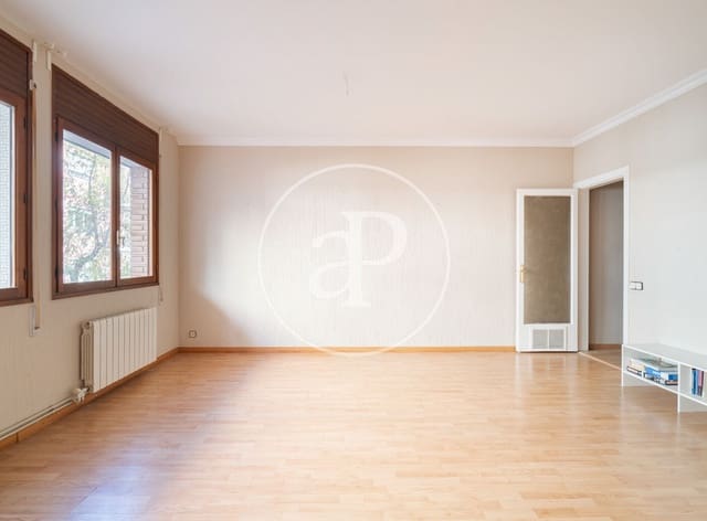 4 quarto Apartamento para venda em El Guinardó, Barcelona cidade - 460 000 € (Ref: 9415904)