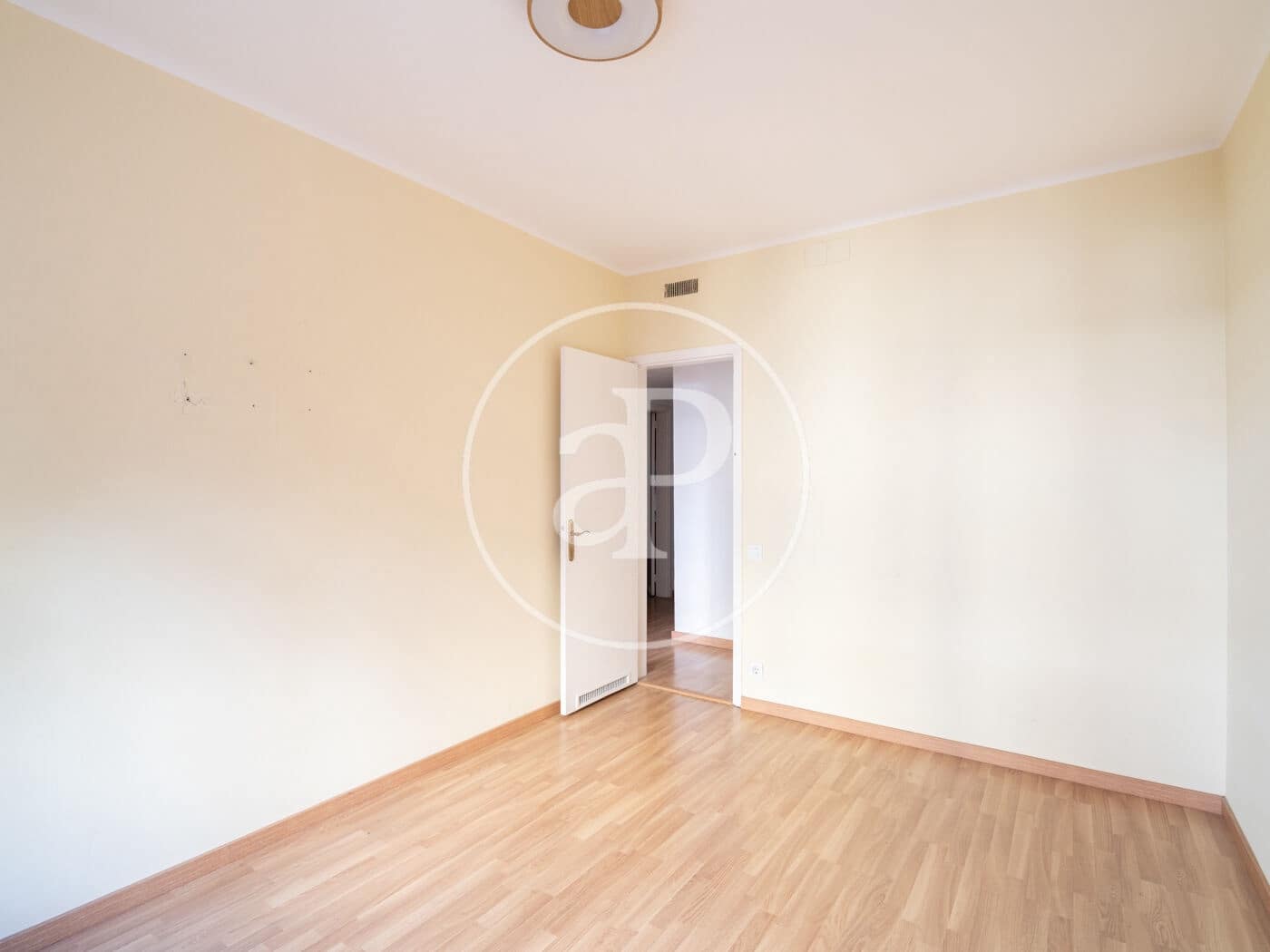 4 sovrum Lägenhet till salu i Barcelona stad - 460 000 € (Ref: 9415904)