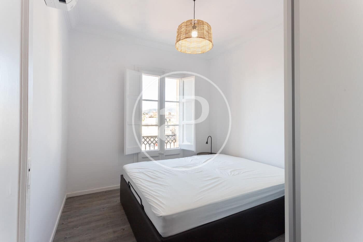 4 soverom Leilighet til leie i Barcelona by - € 2 600 (Ref: 9427192)