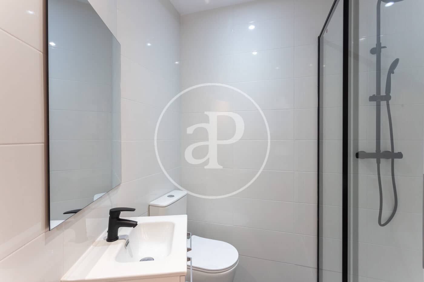 4 soverom Leilighet til leie i Barcelona by - € 2 600 (Ref: 9427192)