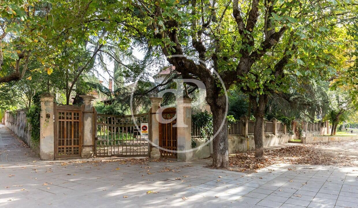 5 bedroom Villa for sale in Sant Cugat del Valles - € 3,500,000 (Ref: 9431060)