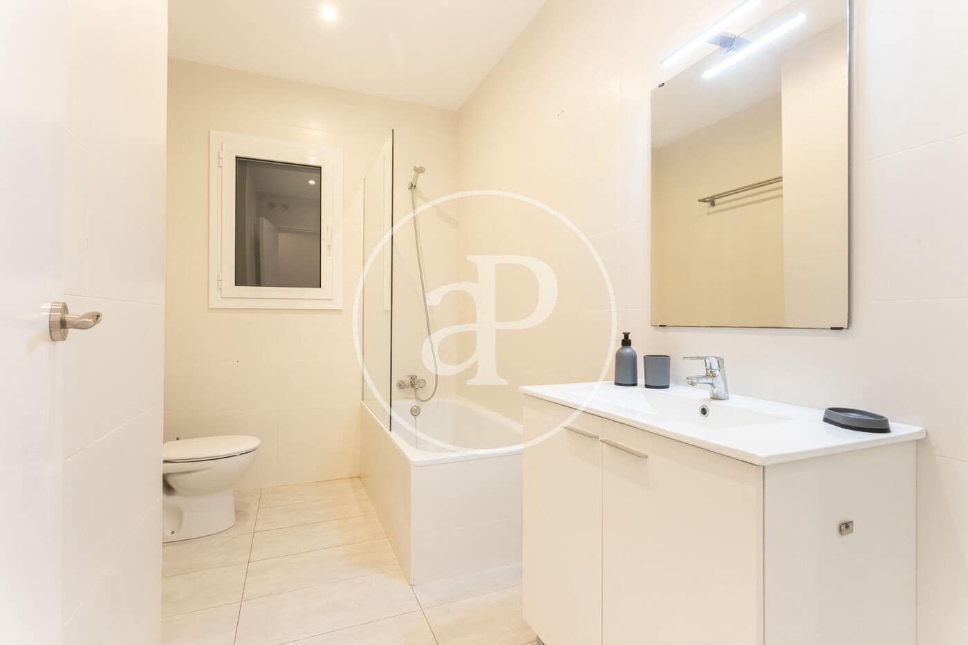 4 bedroom Apartment for rent in Barcelona city - € 2,850 (Ref: 9431061)