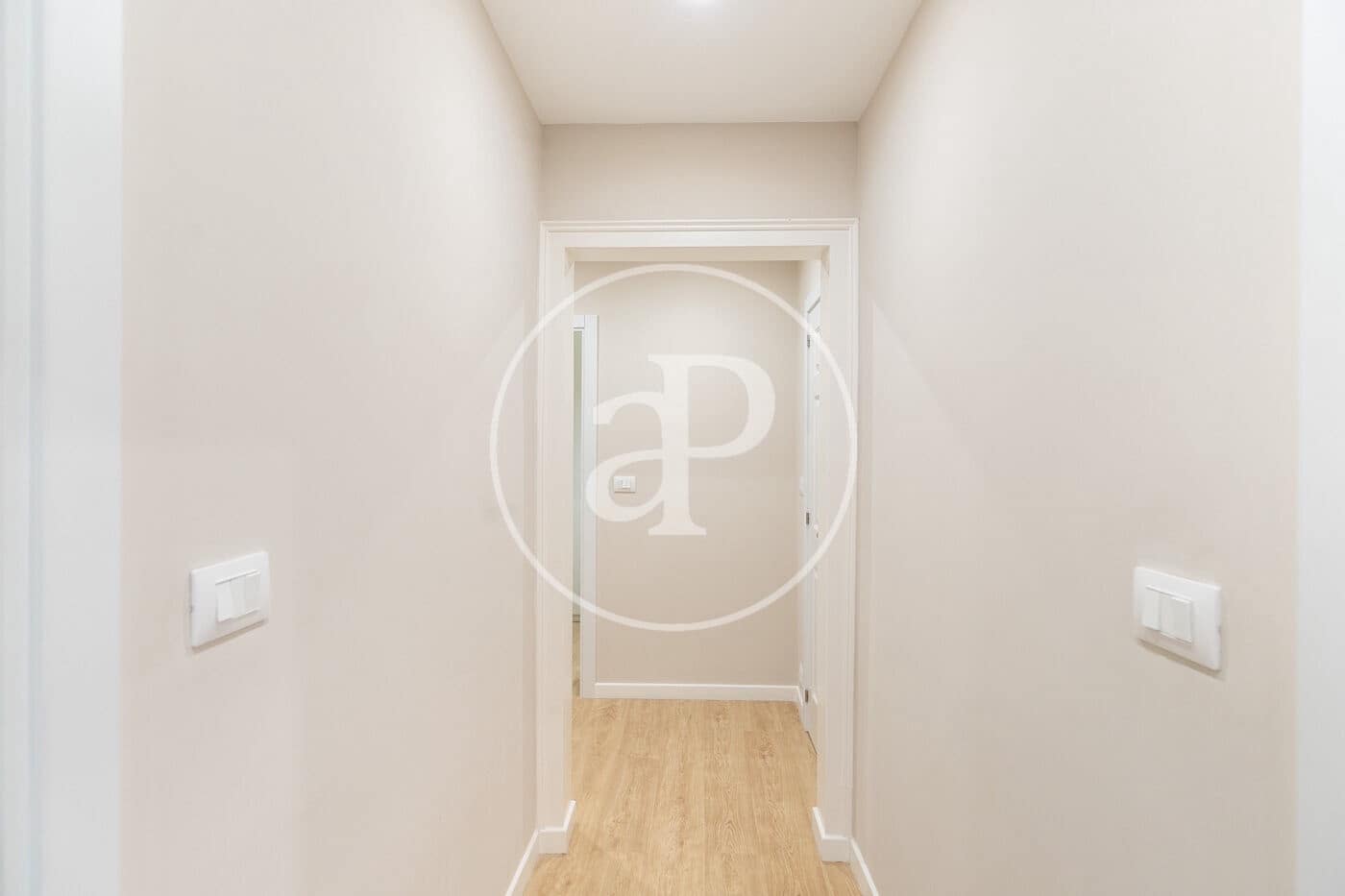 3 soverom Leilighet til leie i Barcelona by - € 2 600 (Ref: 9436202)