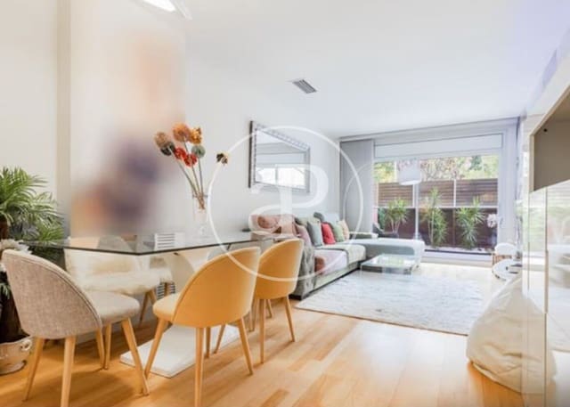 3 bedroom Apartment for sale in Sants, Barcelona city with pool - € 615,000 (Ref: 9436205)