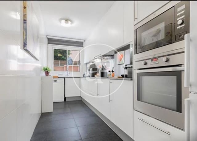 3 bedroom Apartment for sale in Sants, Barcelona city with pool - € 615,000 (Ref: 9436205)