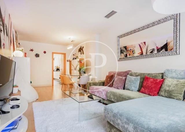 3 bedroom Apartment for sale in Sants, Barcelona city with pool - € 615,000 (Ref: 9436205)