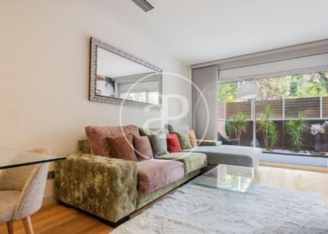 3 bedroom Apartment for sale in Sants, Barcelona city with pool - € 615,000 (Ref: 9436205)