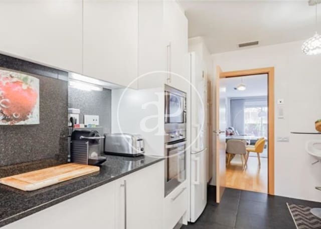 3 bedroom Apartment for sale in Sants, Barcelona city with pool - € 615,000 (Ref: 9436205)