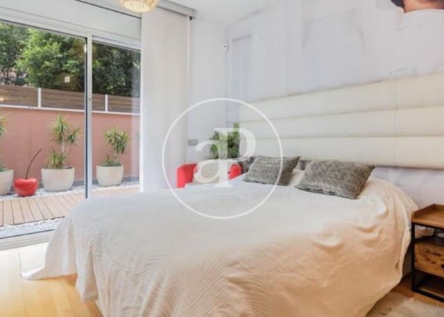 3 bedroom Apartment for sale in Sants, Barcelona city with pool - € 615,000 (Ref: 9436205)