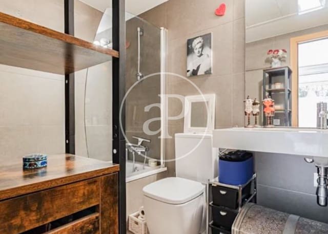 3 bedroom Apartment for sale in Sants, Barcelona city with pool - € 615,000 (Ref: 9436205)