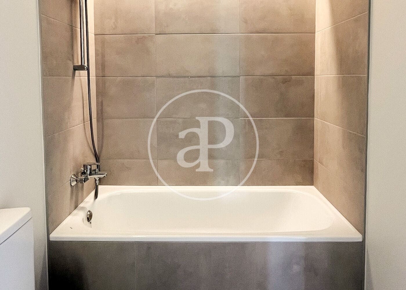 3 bedroom Apartment for rent in Mataro with pool - € 2,500 (Ref: 9440105)