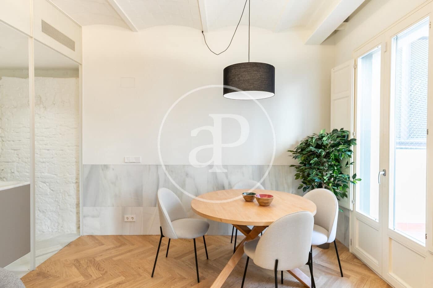 2 soverom Leilighet til leie i Barcelona by - € 2 500 (Ref: 9440106)