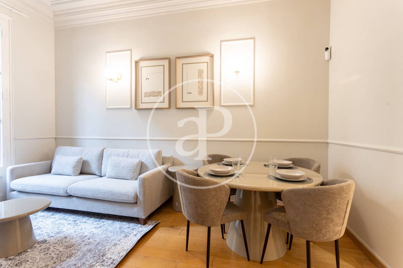 2 slaapkamer Appartement te huur in Barcelona stad - € 2.500 (Ref: 9440107)