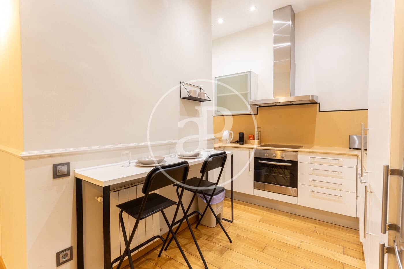 2 slaapkamer Appartement te huur in Barcelona stad - € 2.500 (Ref: 9440107)