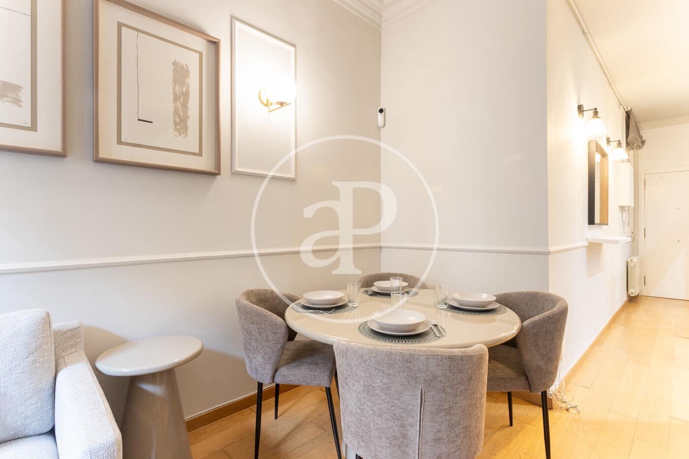 2 slaapkamer Appartement te huur in Barcelona stad - € 2.500 (Ref: 9440107)
