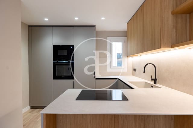 3 soveværelse Lejlighed til salg i Sant Gervasi - La Bonanova, Barcelona by - € 875.000 (Ref: 9440108)
