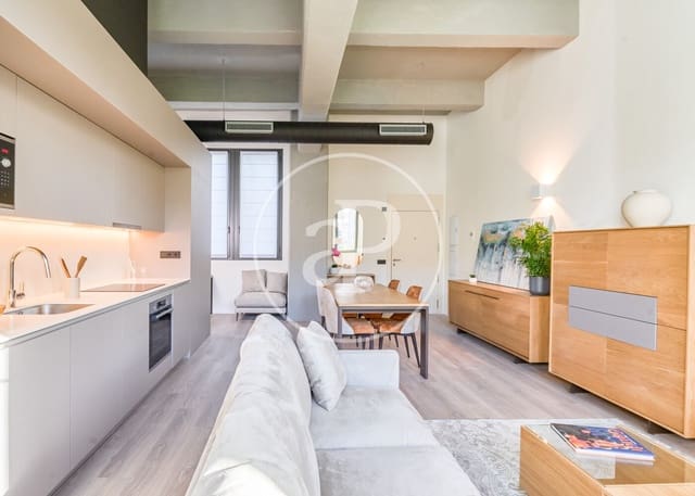 2 bedroom Villa for rent in El Poblenou, Barcelona city with pool - € 2,860 (Ref: 9449155)