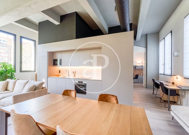 2 bedroom Villa for rent in El Poblenou, Barcelona city with pool - € 2,860 (Ref: 9449155)