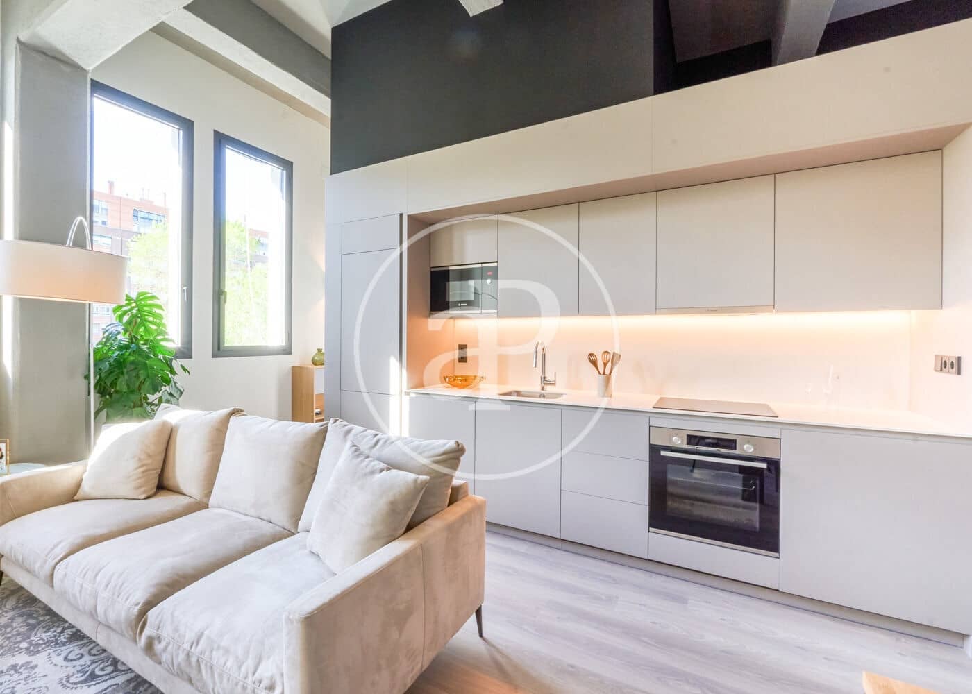 2 bedroom Villa for rent in Barcelona city with pool - € 2,860 (Ref: 9449155)