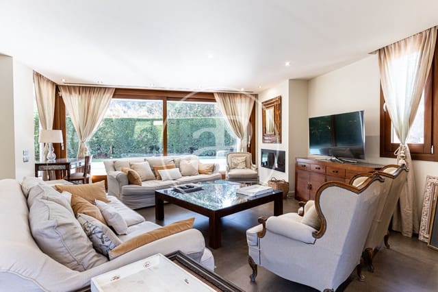 5 bedroom Villa for rent in Sant Cugat del Vallès with pool - € 6,500 (Ref: 9449156)