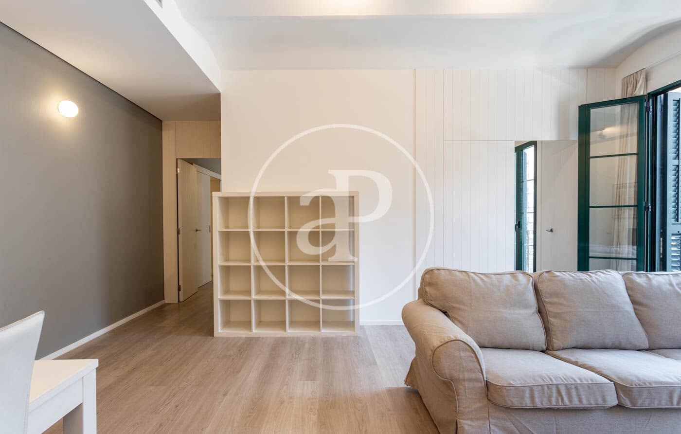 3 bedroom Apartment for rent in Barcelona city - € 2,500 (Ref: 9450659)