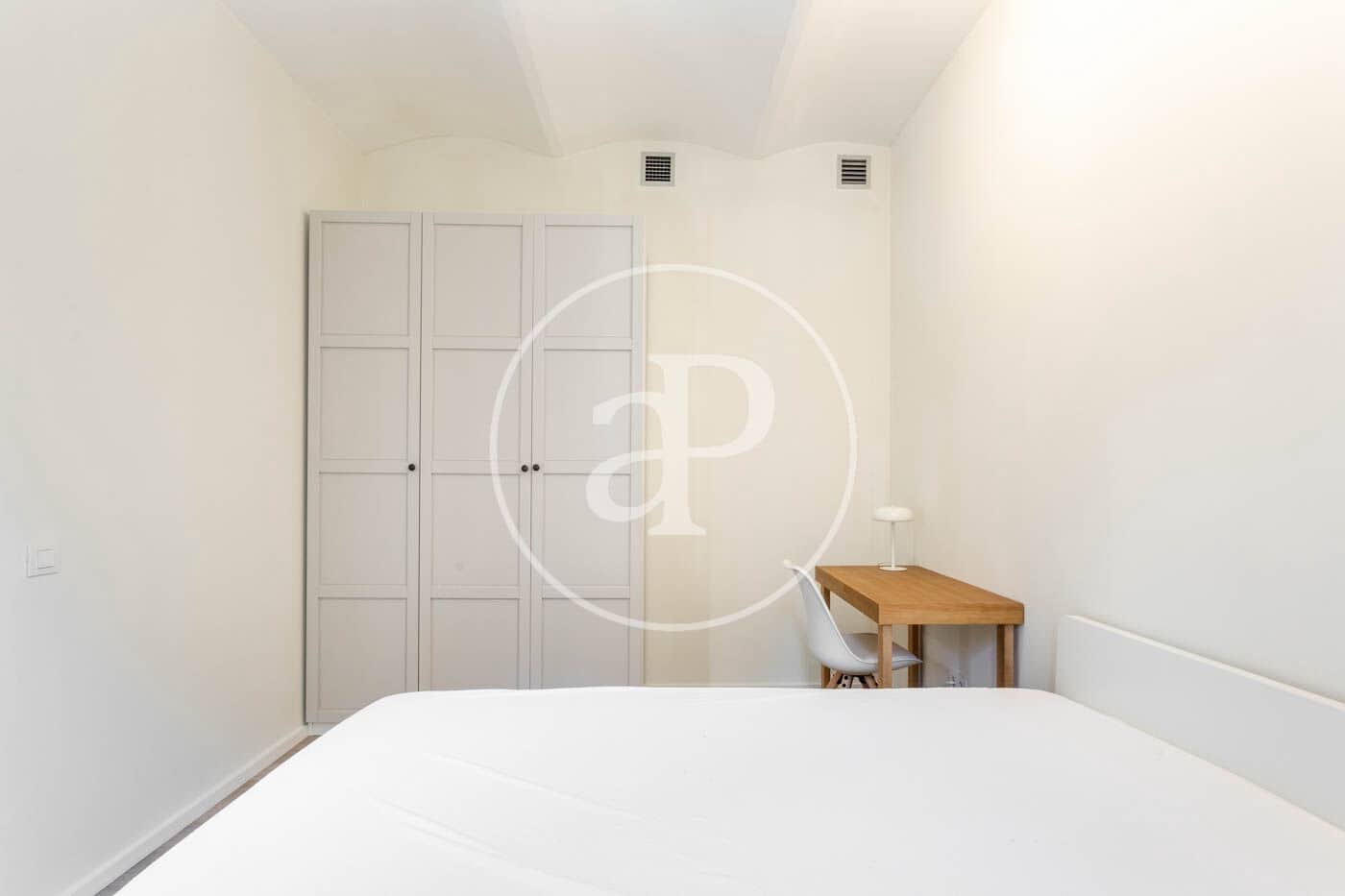 3 bedroom Apartment for rent in Barcelona city - € 2,500 (Ref: 9450659)