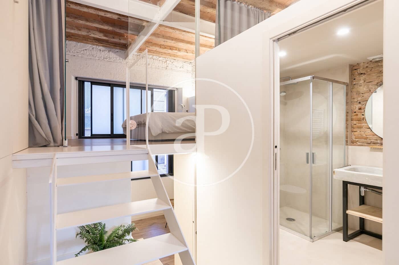 2 soveværelse Lejlighed til leje i Barcelona by med swimmingpool - € 1.900 (Ref: 9450661)