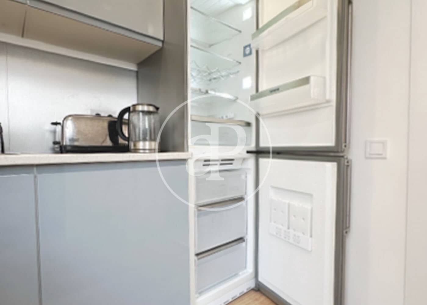 2 slaapkamer Appartement te huur in L'Hospitalet de Llobregat - € 1.950 (Ref: 9452109)