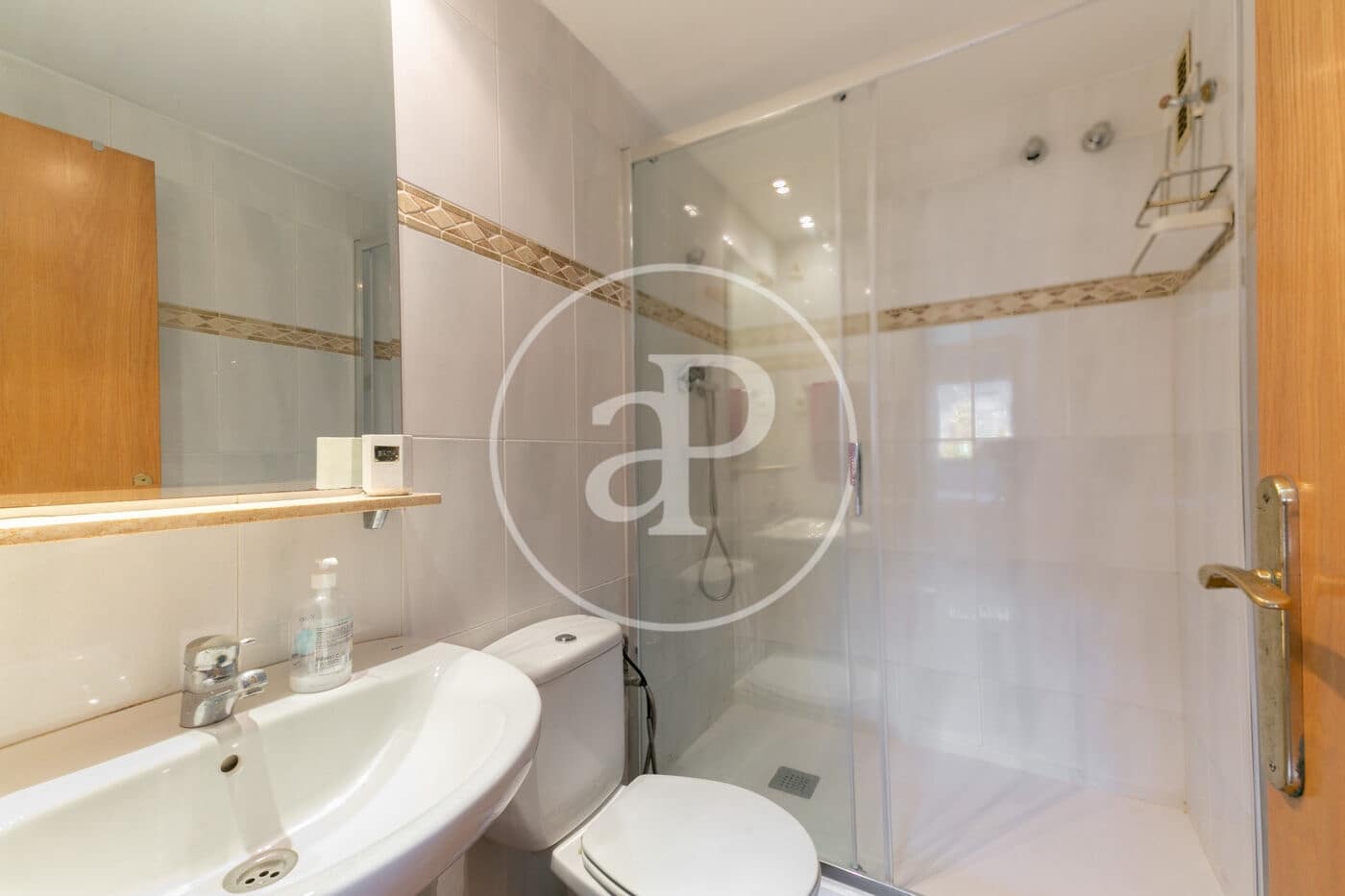 3 soveværelse Lejlighed til leje i Barcelona by - € 1.837 (Ref: 9452112)