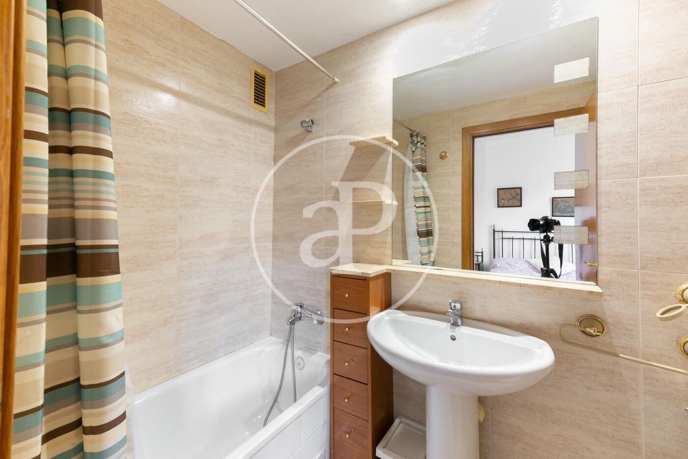 3 soveværelse Lejlighed til leje i Barcelona by - € 1.837 (Ref: 9452112)