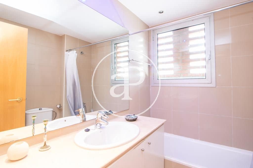 3 sypialnia Apartament do wynajęcia w Sant Cugat del Valles z basenem - 1 850 € (Ref: 9456236)