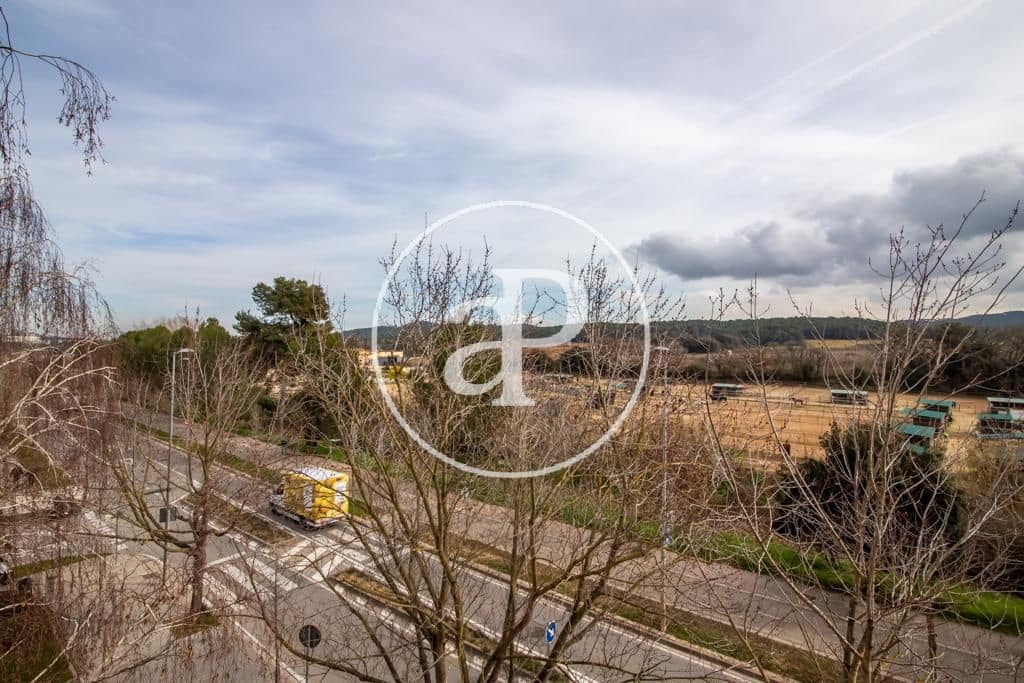 3 sypialnia Apartament do wynajęcia w Sant Cugat del Valles z basenem - 1 850 € (Ref: 9456236)