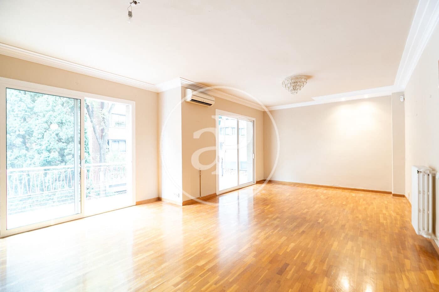 6 bedroom Apartment for sale in Barcelona city - € 1,140,000 (Ref: 9465643)