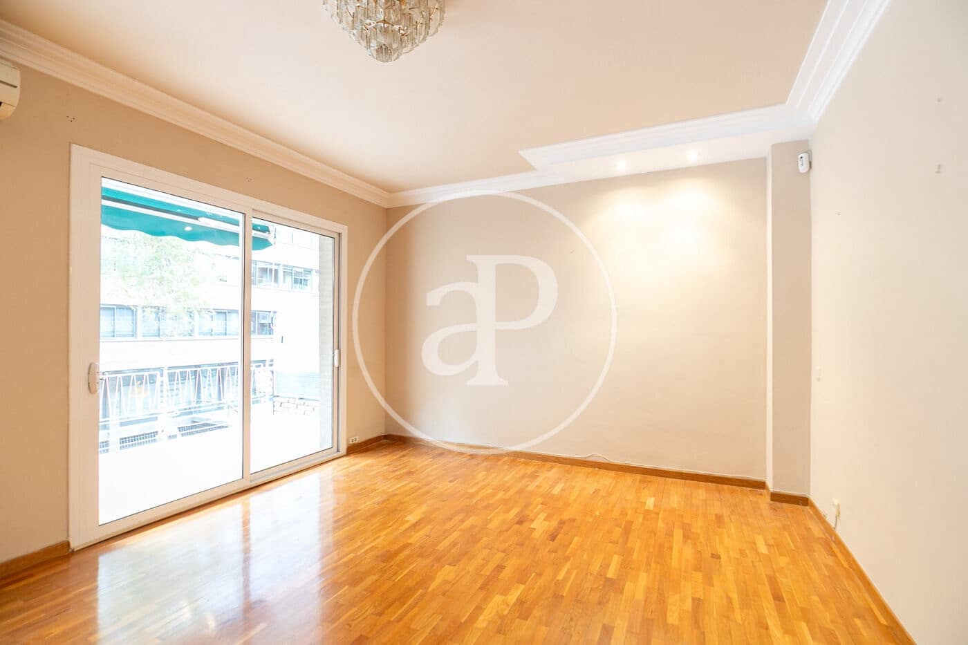 6 bedroom Apartment for sale in Barcelona city - € 1,140,000 (Ref: 9465643)