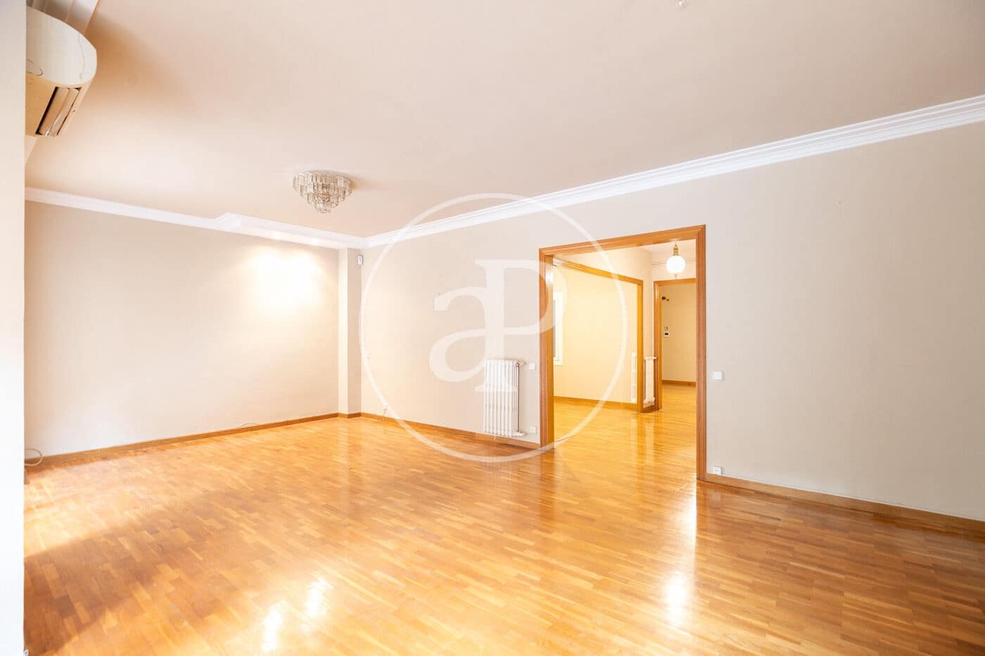6 bedroom Apartment for sale in Barcelona city - € 1,140,000 (Ref: 9465643)