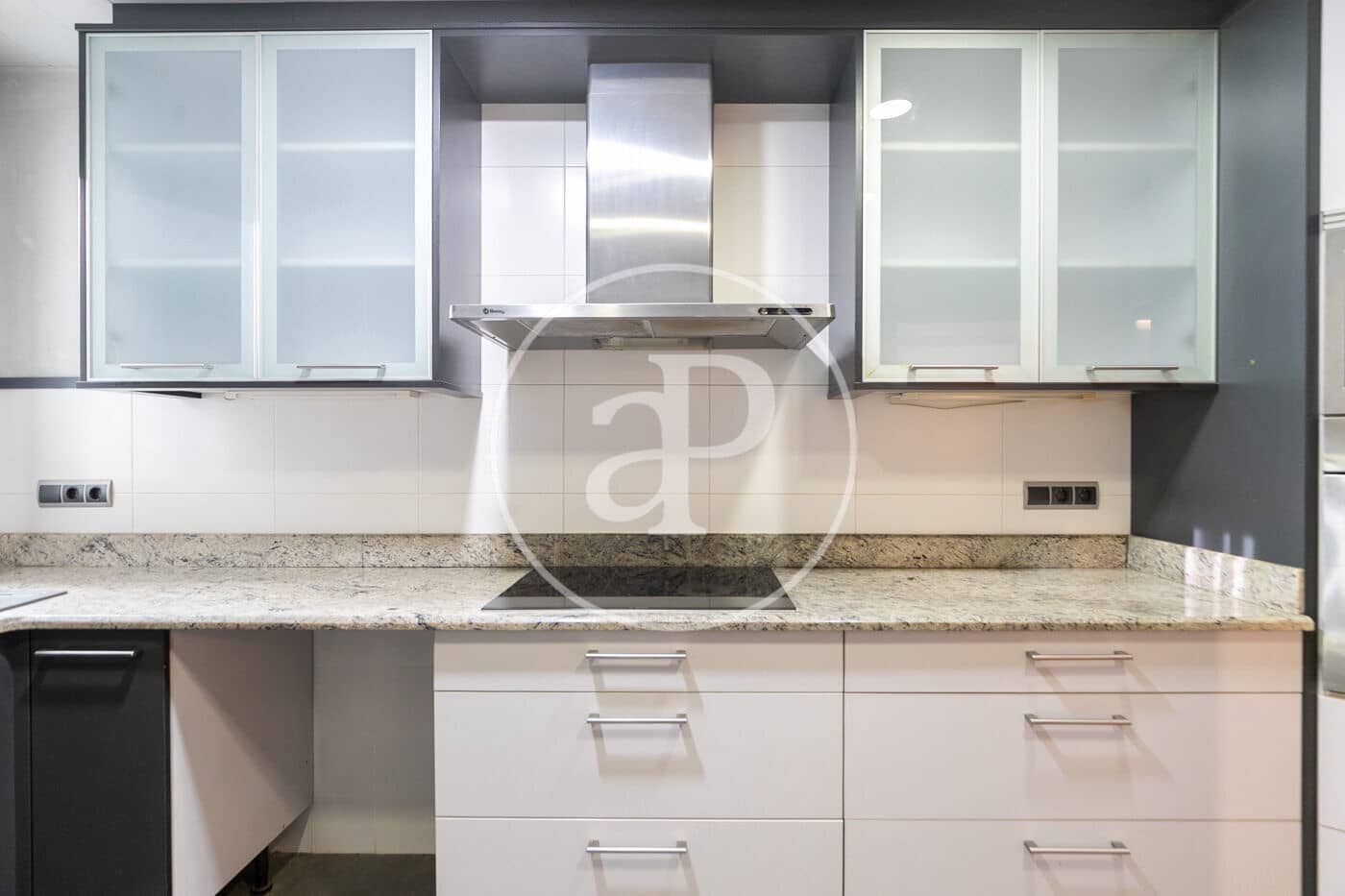 6 bedroom Apartment for sale in Barcelona city - € 1,140,000 (Ref: 9465643)