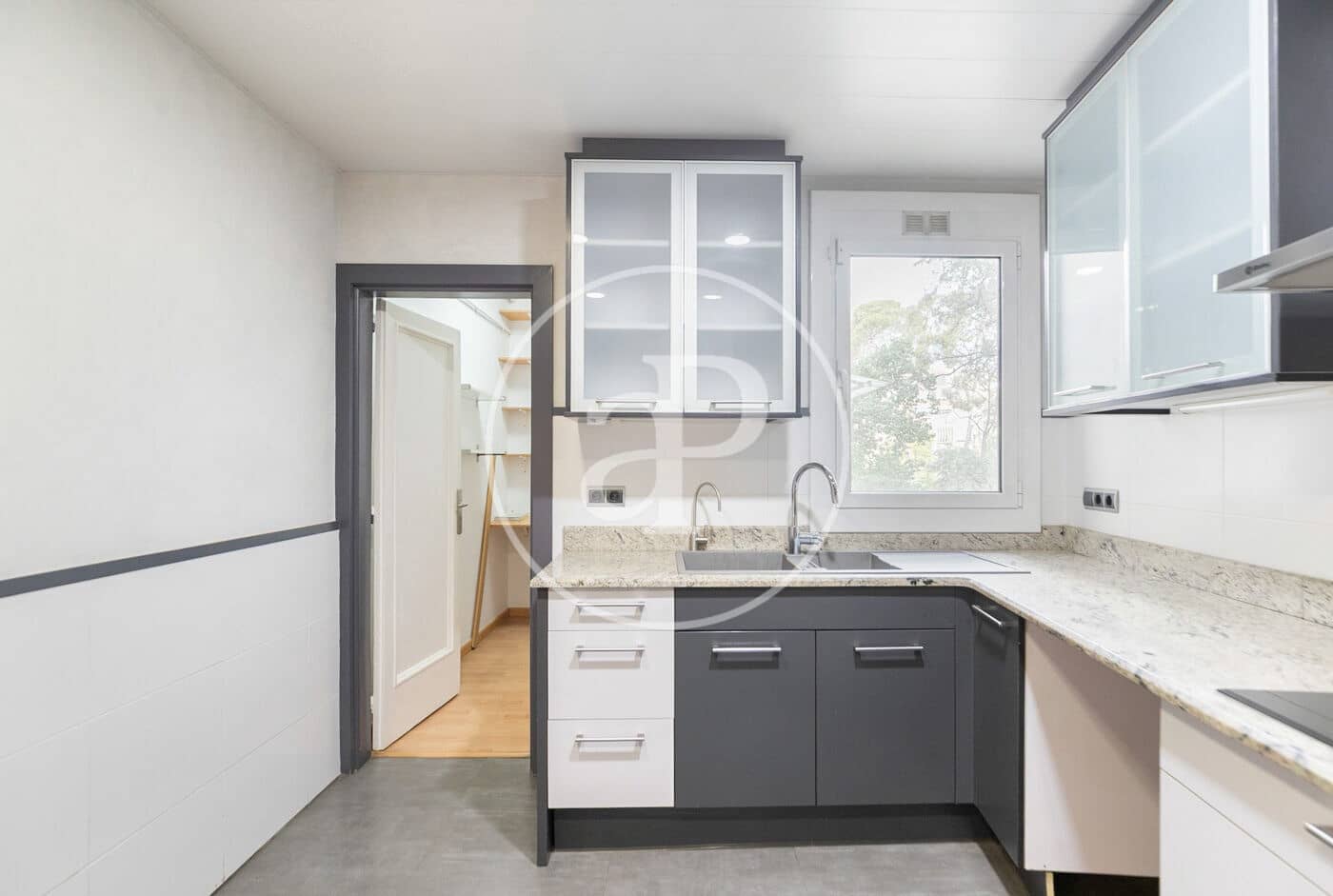 6 bedroom Apartment for sale in Barcelona city - € 1,140,000 (Ref: 9465643)