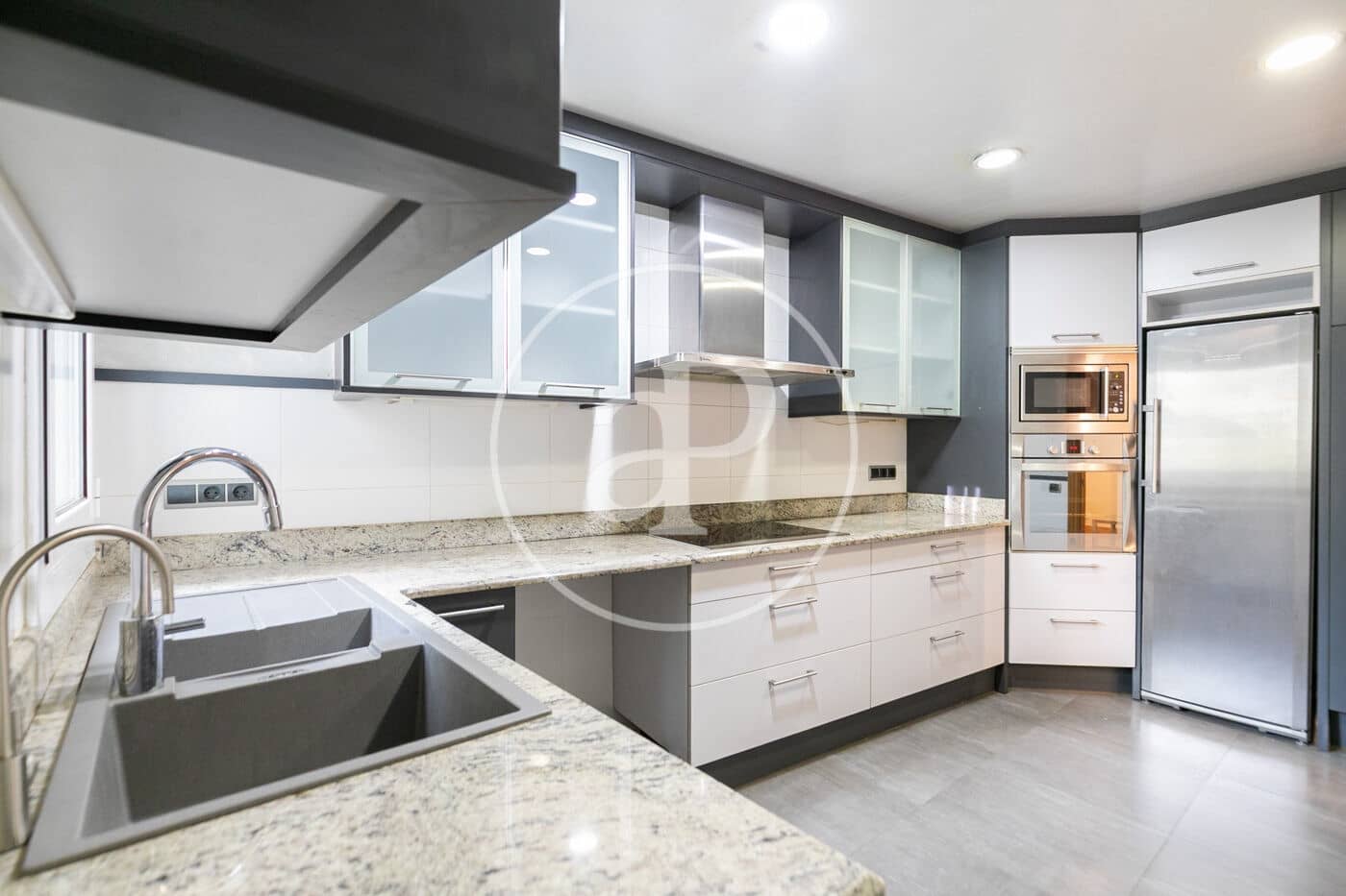 6 bedroom Apartment for sale in Barcelona city - € 1,140,000 (Ref: 9465643)