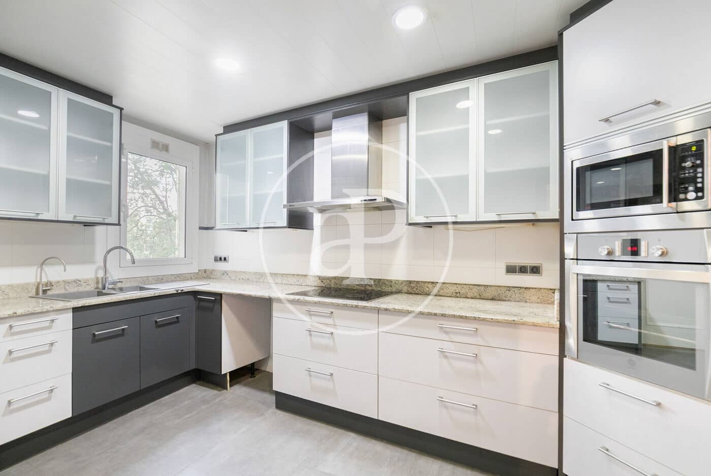 6 bedroom Apartment for sale in Barcelona city - € 1,140,000 (Ref: 9465643)