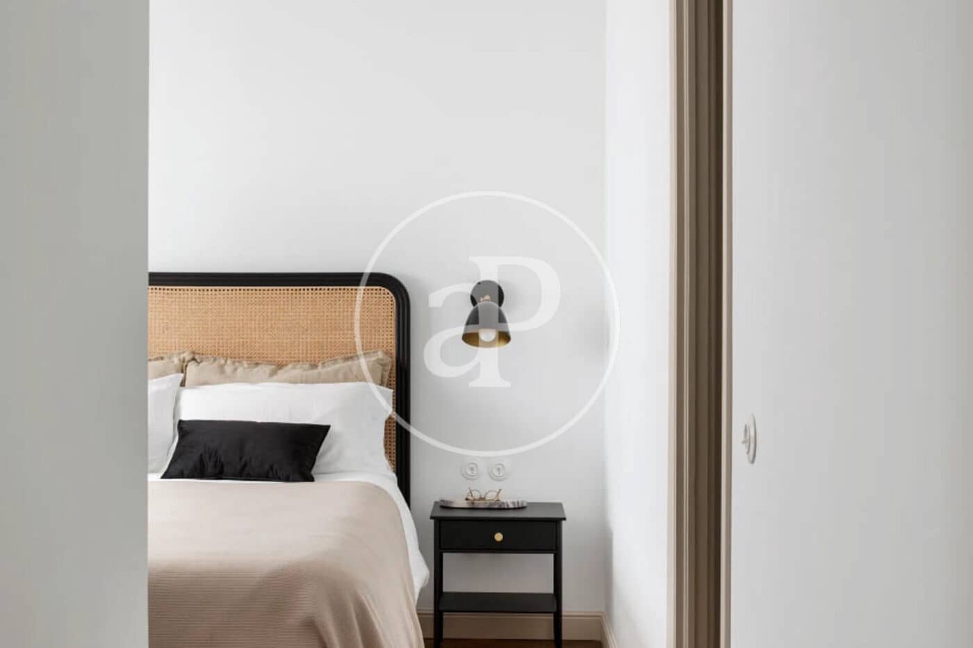 3 soveværelse Lejlighed til leje i Barcelona by - € 3.950 (Ref: 9470679)