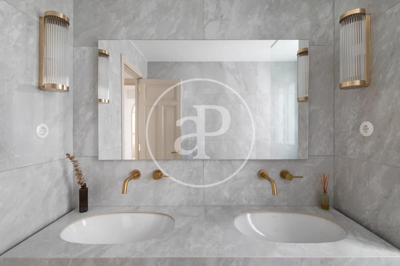 3 soveværelse Lejlighed til leje i Barcelona by - € 3.950 (Ref: 9470679)