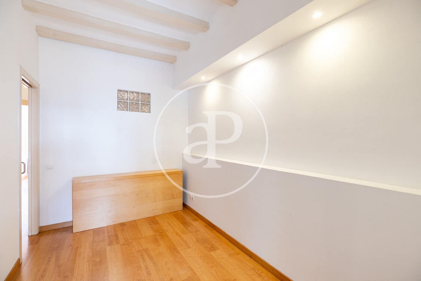2 bedroom Apartment for sale in Barcelona city - € 395,000 (Ref: 9470683)